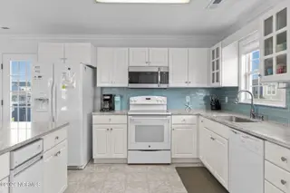 122 Quinton Street, Holden Beach, NC 28462 — 3-bedroom home in Holden Beach, Holden Beach, NC, photo 19 of 54: 22-web-or-mls-BTS09106