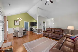 109 Fernie Lane, New Bern, NC 28560 – photo 9: Living and dining areas