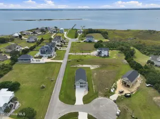 101 Wave Court, Newport, NC 28570 – photo 8: 17-web-or-mls-101 Wave Ct 017