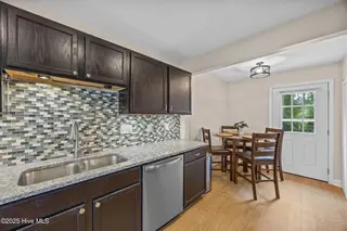 141 Hargrove Drive, Wilmington, NC 28411 — 2-bedroom home in Weaver Acres, Wilmington, NC, photo 15 of 32: 16_kitchen