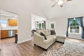 128 Danielle Drive, Elizabeth City, NC 27909 – photo 5: Living Room