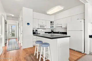 2801 Pier Pointe Drive B2, Emerald Isle, NC 28594 – photo 13: Island Seating