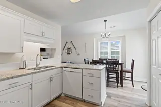 103 NE 5th Street, Oak Island, NC 28465 – photo 11: 33-web-or-mls-CAMMediaLLC.com (33 of 40)