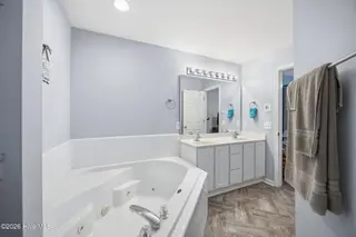 2223 Locksley Woods Drive G, Greenville, NC 27858 – photo 16: 19-web-or-mls-bls_0050