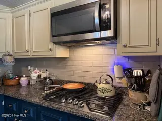 552 Woodfield Road, Whiteville, NC 28472 – photo 12: stove and Mic