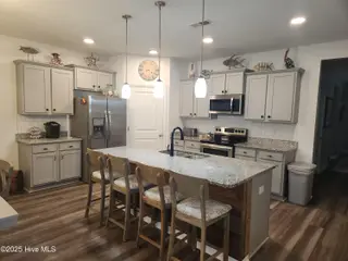704 Lenox Drive, Holly Ridge, NC 28445 — 4-bedroom home in The Preserve At Morris Landing, Holly Ridge, NC, photo 6 of 45: Kitchen