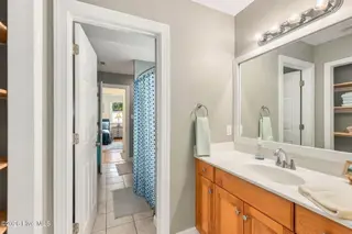 165 Cedar Lane, Newport, NC 28570 — 3-bedroom home in Gull Harbor, Newport, NC, photo 24 of 48: Jack-and-Jill Bath