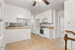 2509 Ward Boulevard, Wilson, NC 27893 — 3-bedroom home in Cavalier Park, Wilson, NC, photo 23 of 51: Breakfast Area to Kitchen