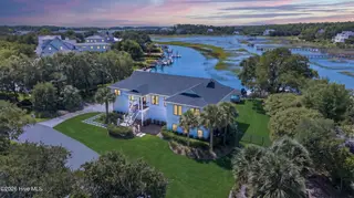 808 Inlet View Drive, Wilmington, NC 28409 – photo 8: 4_stylized-dji_20260916122934_0027_d