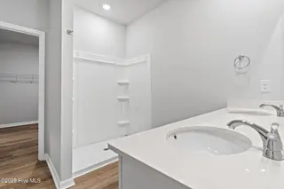604 S Squires Run Lane, Richlands, NC 28574 – photo 23: Master Bathroom