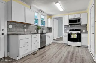 1912 Nun Street, Wilmington, NC 28403 – photo 10: Kitchen