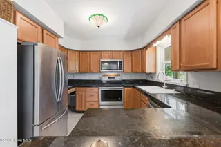 913 Hearthside Court, New Bern, NC 28560 – photo 15: Kitchen