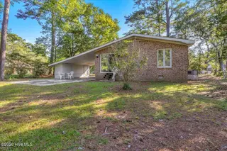 4 Lakeview Court, Calabash, NC 28467 — 2-bedroom home in Carolina Shores, Calabash, NC, photo 2 of 32