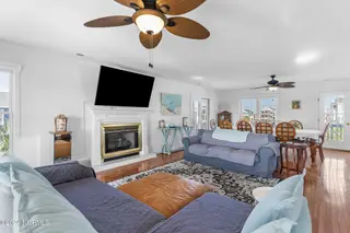 122 Quinton Street, Holden Beach, NC 28462 — 3-bedroom home in Holden Beach, Holden Beach, NC, photo 6 of 54: 15-web-or-mls-BTS09085