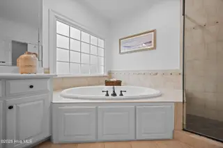 900 Chesapeake Place, Greenville, NC 27858 – photo 15: Primary Bath