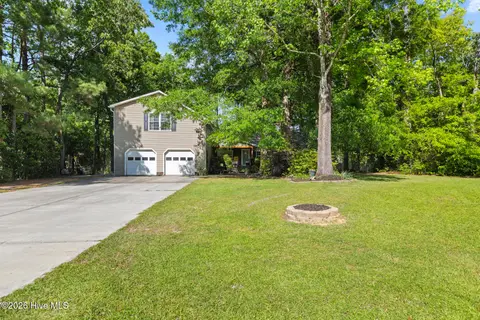 346 Knollwood Dr, Hampstead