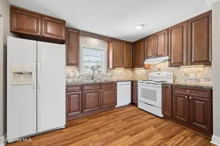 1035 W Saint James Street, Tarboro, NC 27886 – photo 11: Kitchen