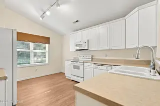 4940 Coronado Drive, Wilmington, NC 28409 — 3-bedroom home in Masonboro Woods, Wilmington, NC, photo 14 of 52: 33-web-or-mls-DSC07809