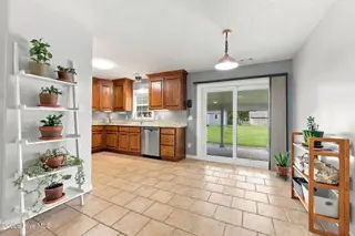 107 Fodder Drive, Hubert, NC 28539 — 3-bedroom home in Ole Mill Village, Hubert, NC, photo 21 of 59: 21_Kitchen_Dining