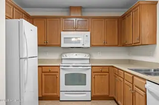 1136 Town Creek Road NE, Leland, NC 28451 — 3-bedroom home, Leland, NC, photo 10 of 36: 36-web-or-mls-IMG_9324