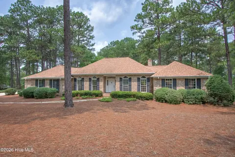 585 Donald Ross Drive, Pinehurst