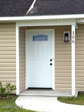 306 Foxtrace Lane, Hubert, NC 28539 – photo 2: Entry