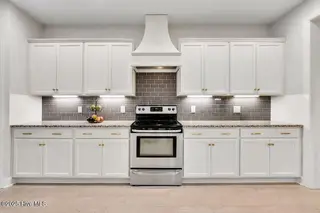 5004 Laurenbridge Lane, Wilmington, NC 28409 – photo 15: CHEFS KITCHEN