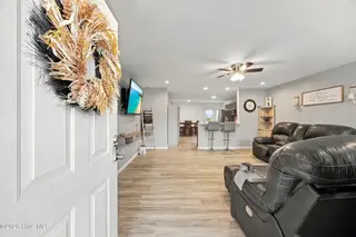 800 Compass Drive, Elizabeth City, NC 27909 — 3-bedroom home in Hunters Lake, Elizabeth City, NC, photo 8 of 39: Entrance