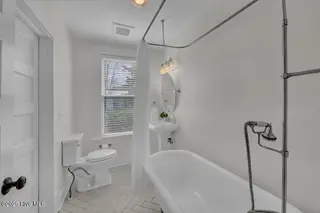 1829 Wrightsville Avenue, Wilmington, NC 28403 – photo 11: Guest Bathroom