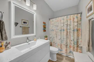 507 Greenville Avenue Unit 1, Carolina Beach, NC 28428 – photo 17: 020_img_7885_549