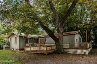 409 S Bodenheimer Street, Burgaw, NC 28425 — 3-bedroom home, Burgaw, NC, photo 2 of 33: 22-web-or-mls-409 S Bodenheimer St-122
