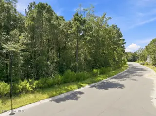 660 Vale Drive, Wilmington, NC 28411 – photo 11: 13-web-or-mls-DJI_20260909115123_0567_D