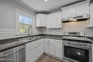 120 Jupiter Trail, Jacksonville, NC 28546 – photo 3: 18-web-or-mls-120 Jupiter Trail 31