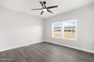 124 Fieldcrest Lane, Beulaville, NC 28518 — 3-bedroom manufactured home, Beulaville, NC, photo 10 of 29: 124fieldcrest10