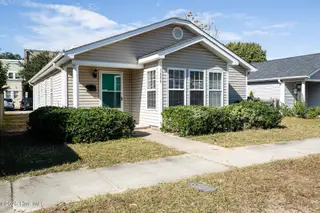 1008 S 10th Street, Wilmington, NC 28401 — 3-bedroom home in Downtown, Wilmington, NC, photo 1 of 29: 10thS1008-1FDanL33A6213 copy