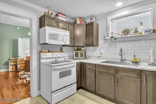 103 N 13th Street, Wilmington, NC 28401 — 6-bedroom home, Wilmington, NC, photo 4 of 60: 27-Final 103 N 13th St RJREM-1380