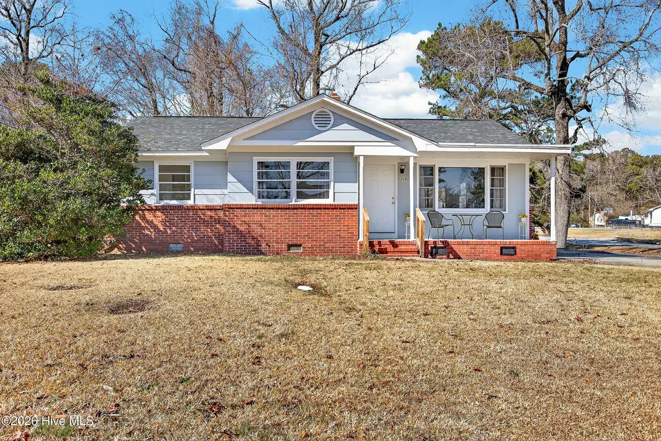 209 Cardinal Road, Jacksonville, NC 28546 – photo 1 of 26: Front of House