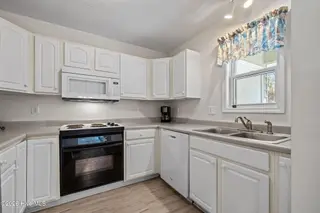 8815 Krystal Court 3, Emerald Isle, NC 28594 – photo 8: 11-web-or-mls-1S3A8835