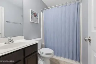 404 Hidden Oaks Drive, Jacksonville, NC 28546 – photo 23: Modern bathroom with cozy details