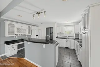 1108 Greenmeade Court, Greenville, NC 27858 – photo 8: 05_1108_Greenmeade_Ct-Kitchen-0116