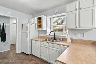 114 NW 23rd Street, Oak Island, NC 28465 — 2-bedroom home in Pinners Point, Oak Island, NC, photo 20 of 32: 22-web-or-mls-DSC09378