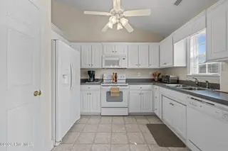 109 Sellhorn Boulevard, New Bern, NC 28562 – photo 24: 24-web-or-mls-DSC_2216