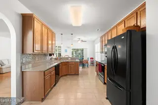 256 Downing Glen Place, Calabash, NC 28467 — 4-bedroom home in The Farm, Calabash, NC, photo 11 of 42: Kitchen