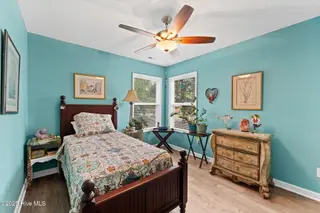 124 NW 8th Street, Oak Island, NC 28465 — 3-bedroom home in Pinners Point, Oak Island, NC, photo 21 of 47: shniderproductions.com-40