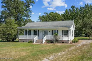 915 Mark Herring Road, Seven Springs, NC 28578 — 3-bedroom home, Seven Springs, NC, photo 4 of 35: 04-915 Mark Herring Rd-4