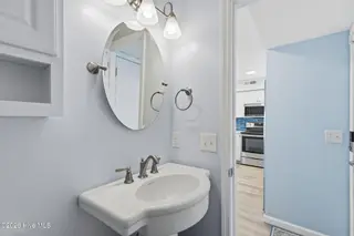 1401 Canal Drive Apt 3, Carolina Beach, NC 28428 – photo 24: 29_IMG_4568