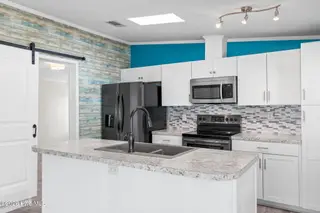 501 Deer Path, Calabash, NC 28467 — 2-bedroom home in Saltaire Village, Calabash, NC, photo 14 of 57: Kitchen