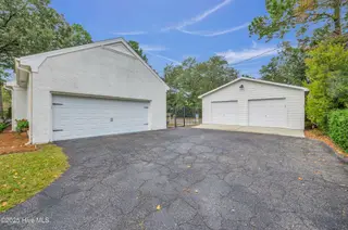 113 Yorkshire Lane, Wilmington, NC 28409 — 3-bedroom home in Lansdowne Estates, Wilmington, NC, photo 4 of 48: Garages