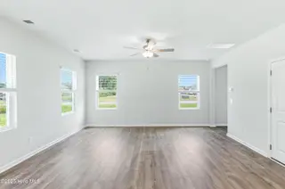 607 S Squires Run Lane, Richlands, NC 28574 – photo 9: Living Room