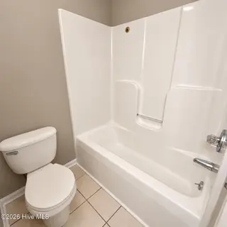 3917 Sterling Pointe Drive Kk4, Winterville, NC 28590 – photo 18: shared full bath 2